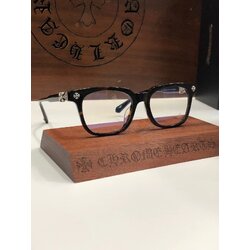 (o)(n) (s)(t)(o)(c)(k) พร้อมส่ง กรอบแว่น chrome hearts ที่รอคอย แบบปังๆ สวยหรู ดูแพง งานมีสไตร์ ใส่ได้ทั้ง ญ/ช ค่ะ ⭐️⭐️⭐️⭐️model : COX UCKER ⭐️⭐️⭐️SIZE : 52-20-150 mm Color : black Full set 1880.- 📞Contact us 🆔 http://line.me/ti/p/%40kwi10