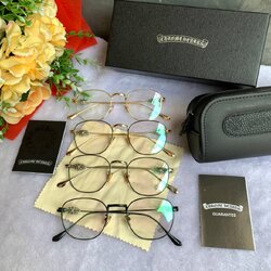 🚚พร้อมส่ง 😘กรอบแว่น Chrome hearts บางเบา งานสวย โชว์โลโก้ ดูดีมีระดับ งานไม่เกลื่อน งานเกรด Hi end ปั้มโลโก้ทุกจุด เทียบแท้1:1 ราคา 1800 บาท อุปกรณ์ครบเซทใหญ่ตามแบรนด์ : Full set ✅รับประกันความพอใจ👍🏼 สอบถามเพิ่มเติมไ