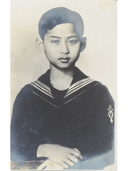 พระบรมฉายาลักษณ์ พระบาทสมเด็จพระปรเมนทรมหาอานันทมหิดล พระอัฐมรามาธิบดินทร รัชกาลที่ 8