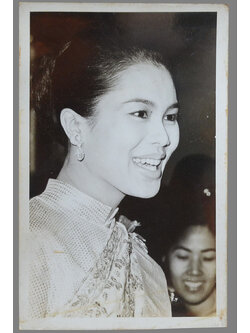 พระบรมฉายาลักษณ์ สมเด็จพระนางเจ้าพระบรมราชินีนาถ