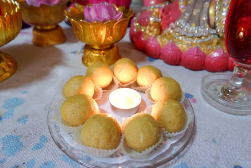 Set ขนมลาดู (เหลือง) 9 ลูก