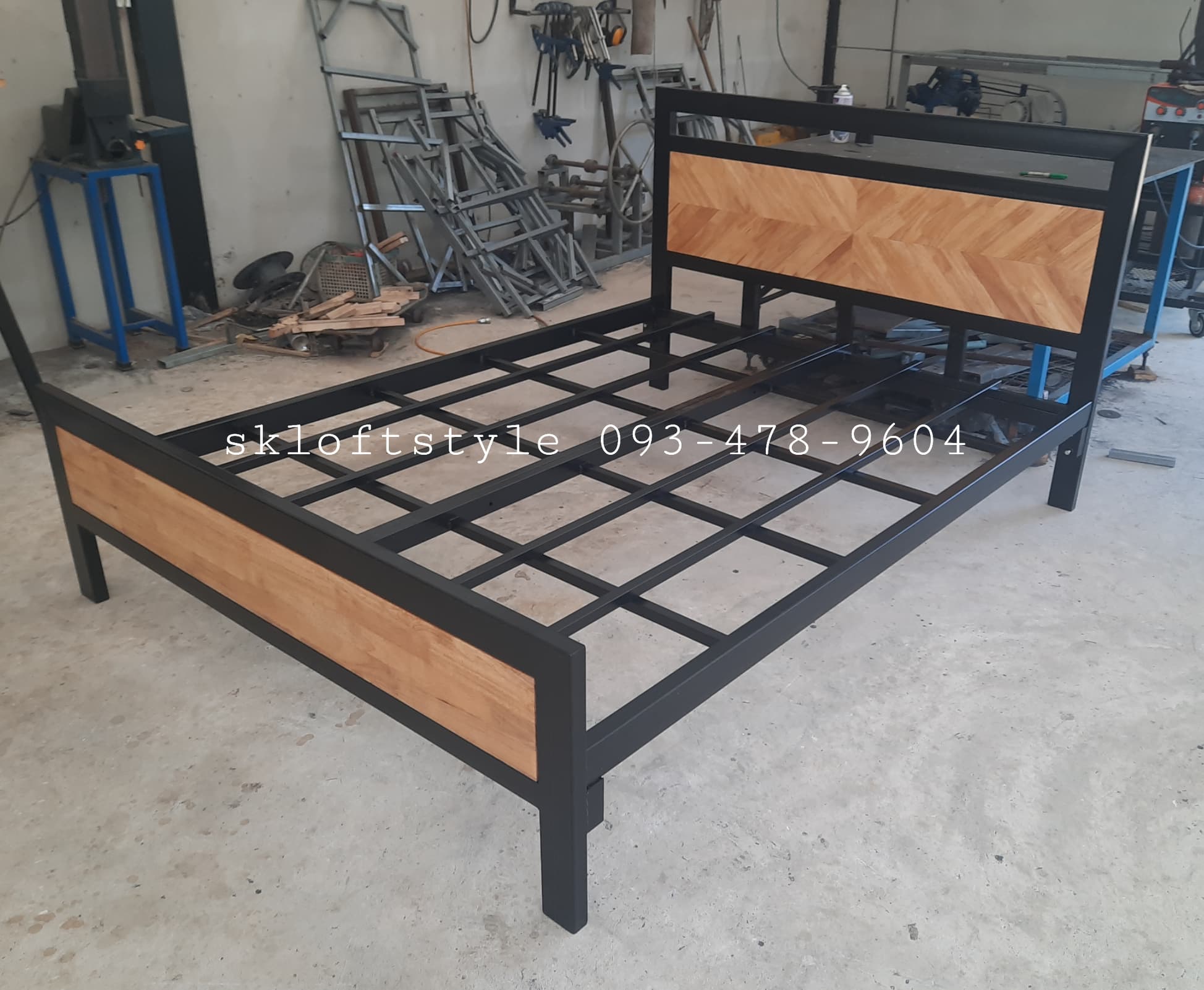 เตียงนอนสไตลอฟ