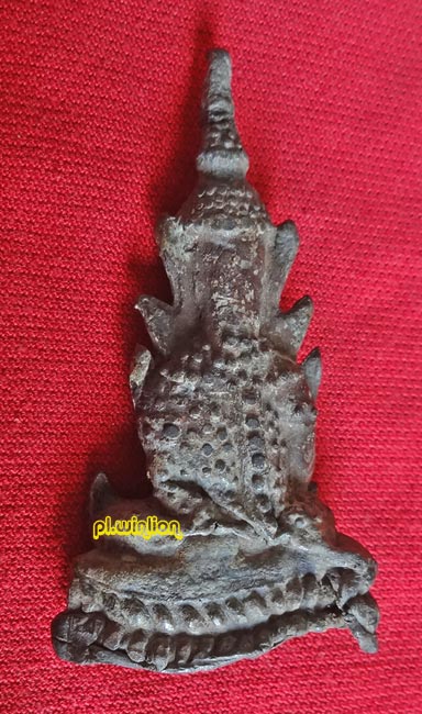 พระพุทธรูปทรงเครื่องสมัยรัตนฯ เนื้อตะกั่วสนิมแดง หน้าตัก 1 นิ้ว