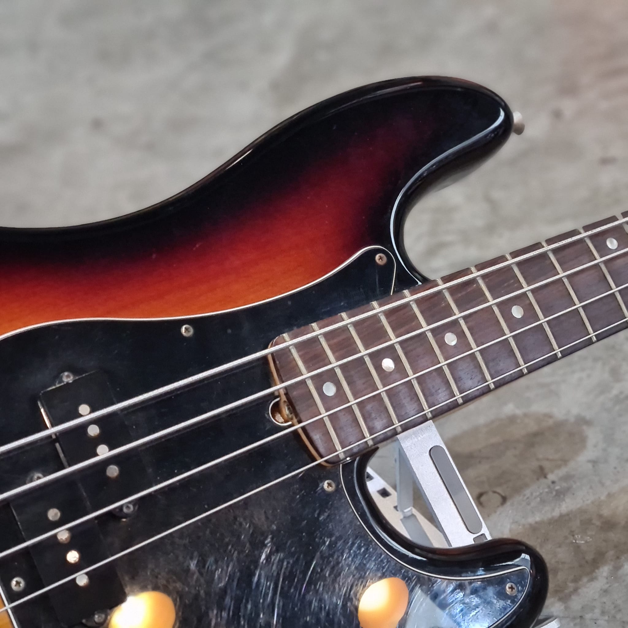 (USED) Fender American Deluxe Precision Bass - 3 Tone Sunburst