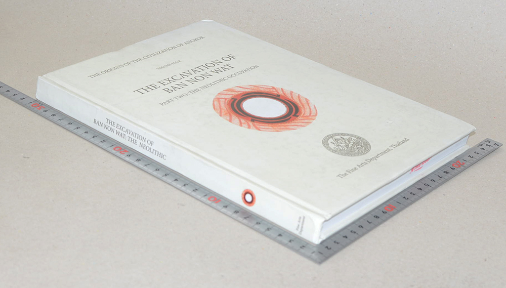 THE ORIGINS OF CIVILIZATION OF ANGKOR VOLUME FOUR THE EXCAVATION OF BAN NON WAT : THE NEOLITHIC (ขายตามสภาพ)