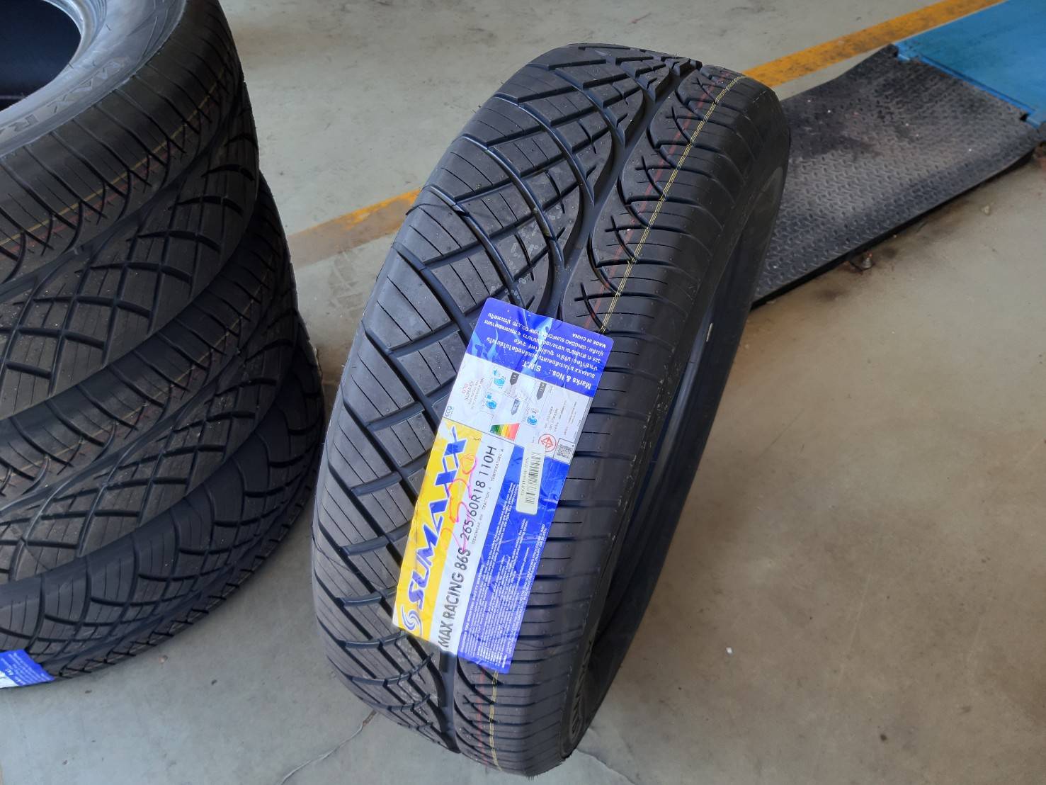 ยางSUMAXX MAXX RACING ขนาด 255/50-18ราคาพิเศษ สั่งได้