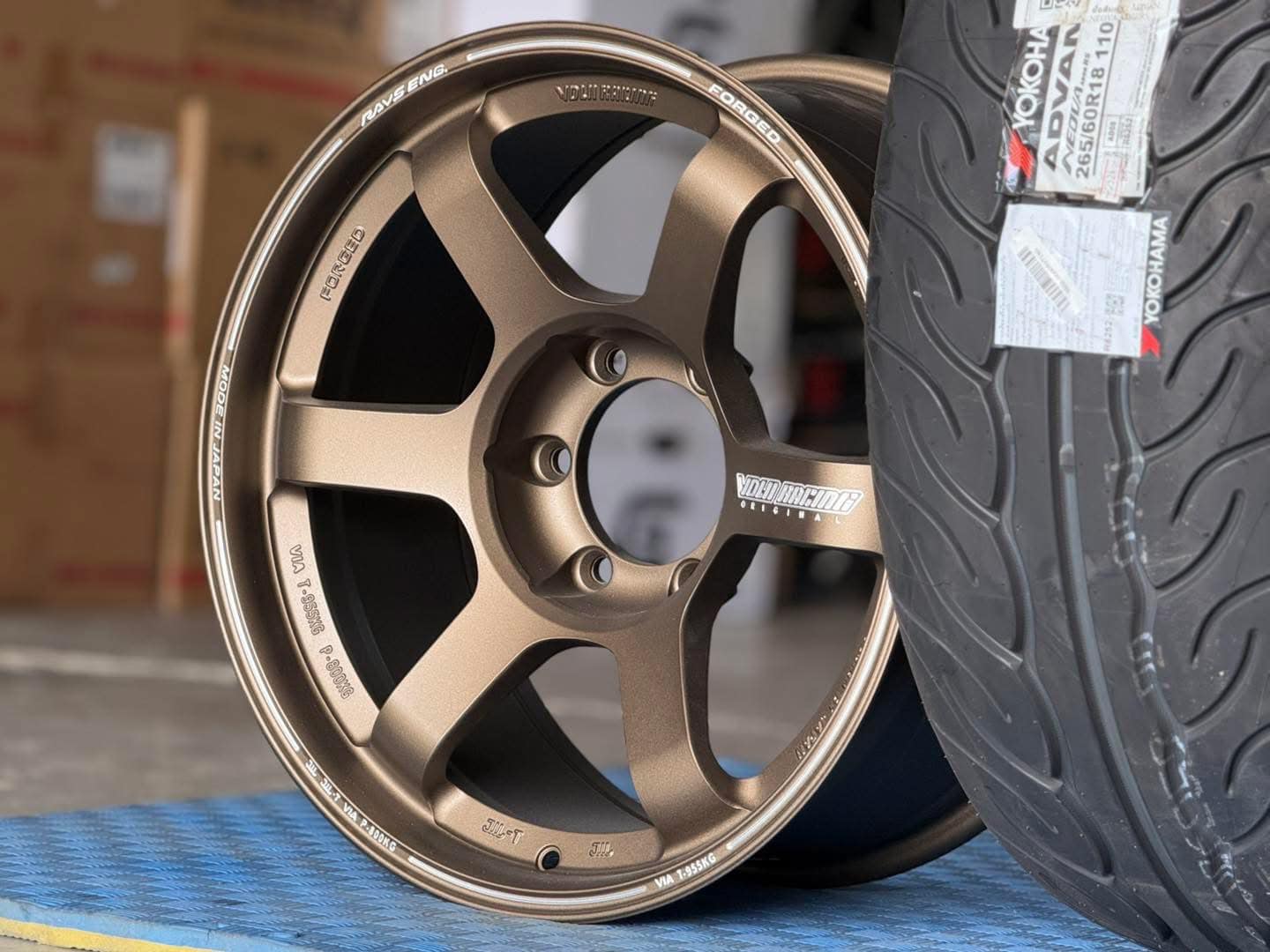 ล้อ TE37 ขอบ 18 พร้อมยาง ＹＯＫＯＨＡＭＡ ＡＤ０８ ＲＳ ２６５／６０－１８
