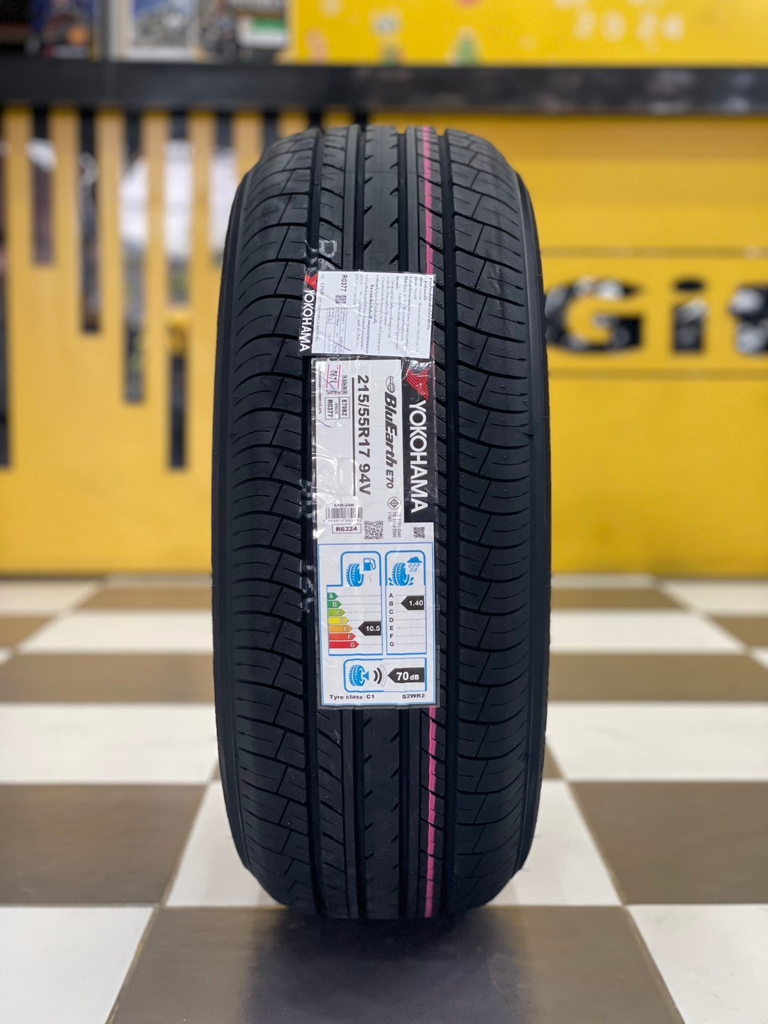 ยางYOKOHAMA BLUEARTH E70ขนาด 215/55-17ราคาพิเศษ สั่งได้