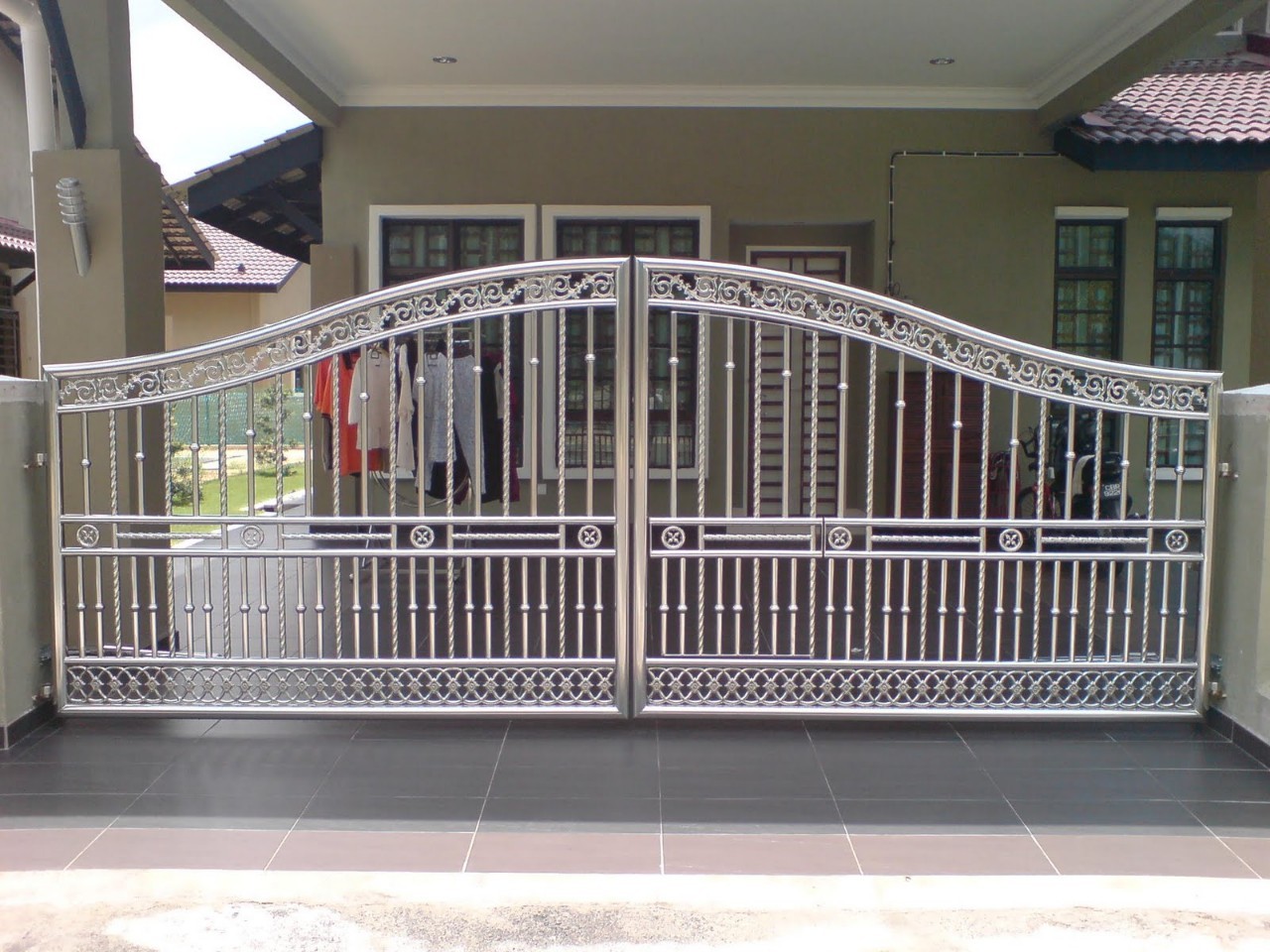 ประตูสแตนเลสบ้านโปร่ง