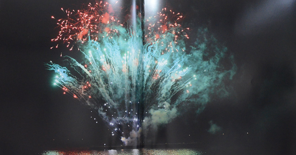 พลุ เฉลิมพระเกียรติ 84 พรรษา (พร้อมกล่อง)