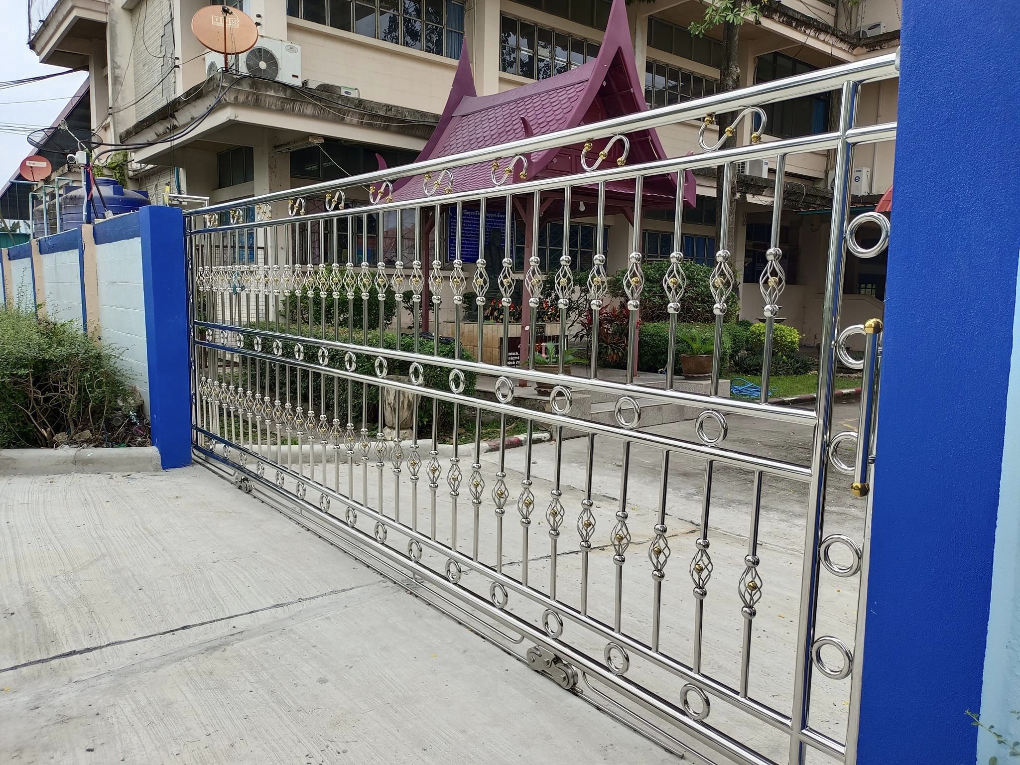 ติดตั้งประตูสแตนเลสทางเข้าโรงเรียนบดินทรเดชา ขอบคุณที่ใช้บริการครับ ที่โรงเรียนบดินทรเดชา กรุงเทพมหานคร