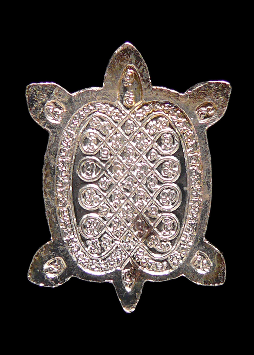 เหรียญพญาเต่าเรือนนำโชค รุ่นปลดหนี้ หลวงปู่แผ้ว วัดหนองพงนก จ.นครปฐม กะไหล่เงินลงยาสีแดง ขนาด1.5cm.