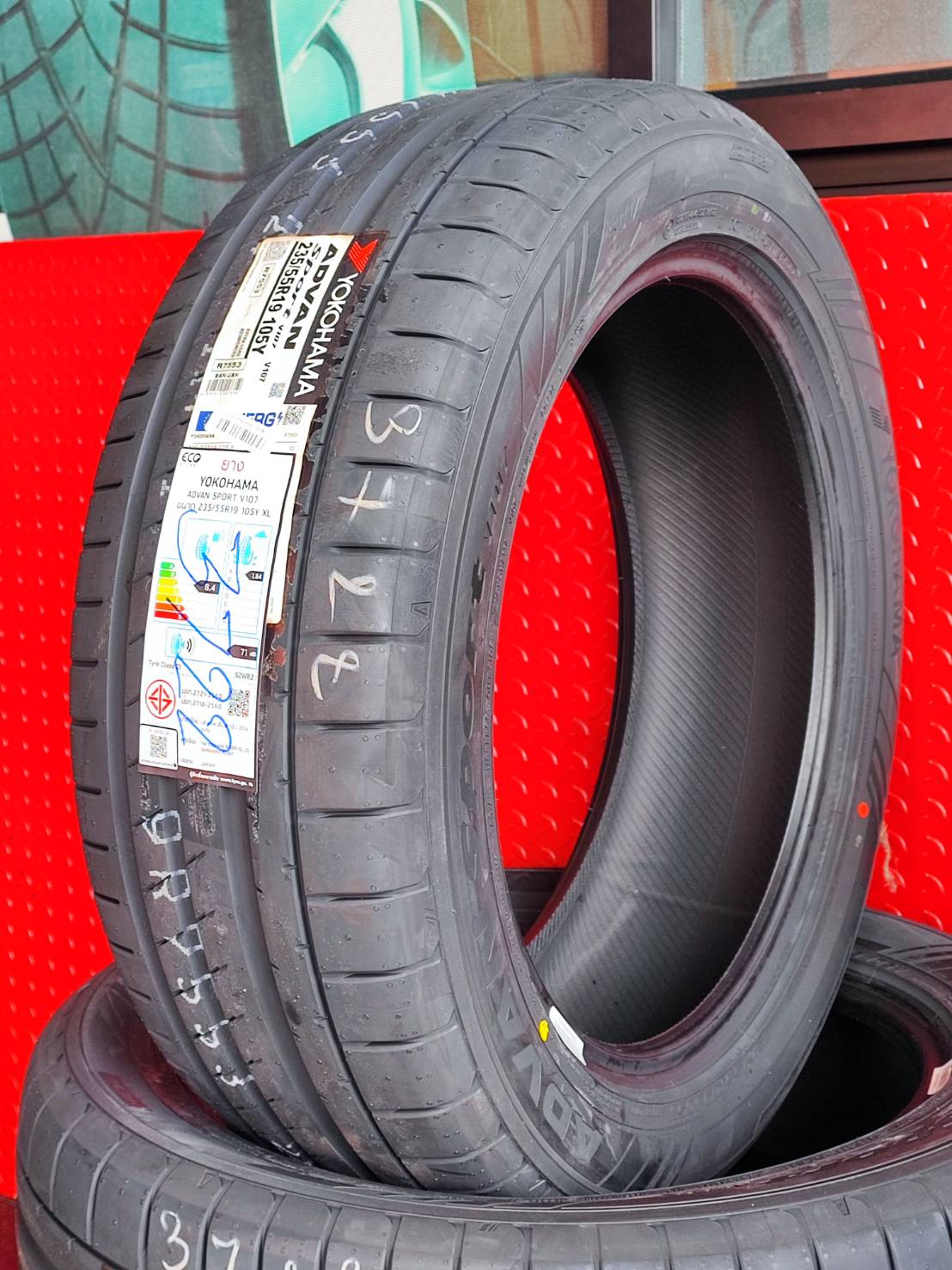 ยาง YOKOHAMA ADVAN SPORT V107 ขนาด 245/40-18ราคาพิเศษ สั่งได้