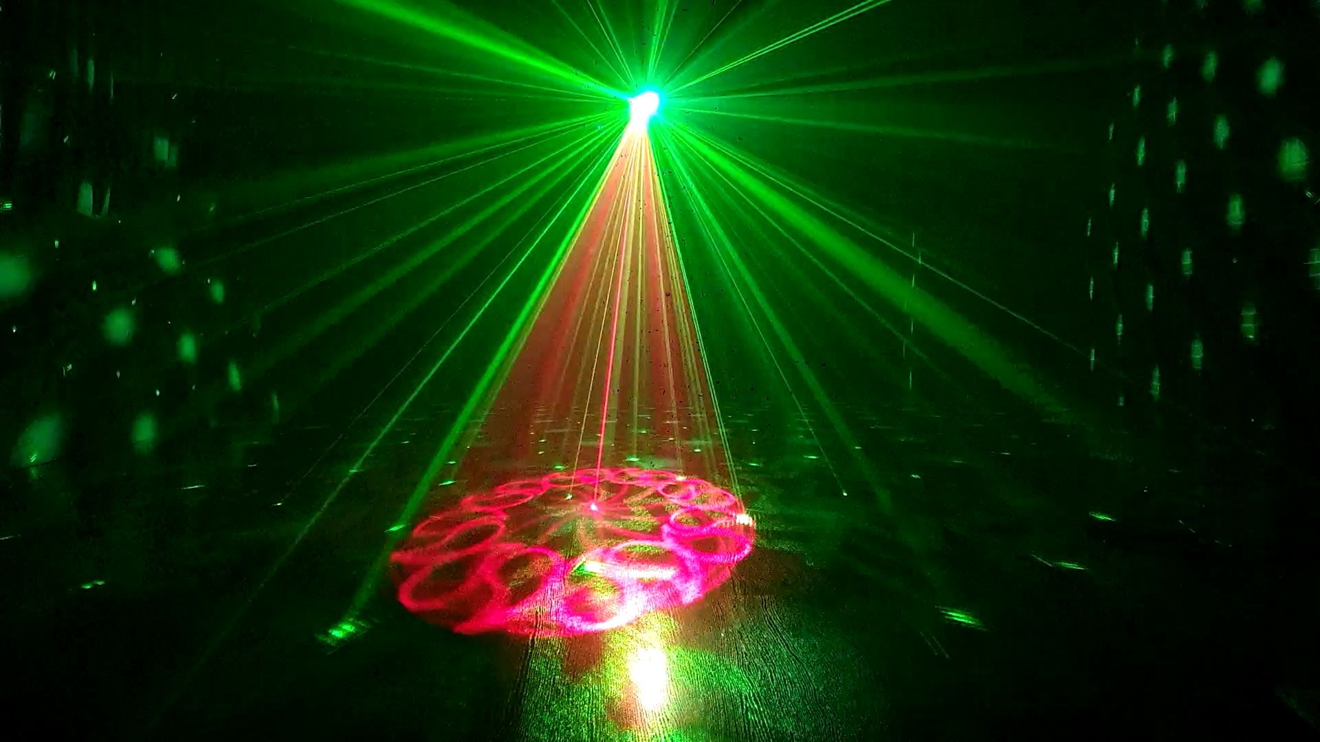 ไฟเธค เลเซอร์ เมจิกบอล รุ่นใหม่ คุณภาพดี ราคาถูก รับประกันความตื๊ด เหมาะทุกปาร์ตี้และสถานบันเทิงทุกขนาด ช่วงโปรโมชั่น ฟรีค่าขนส่ง 16in1 laser magic ball