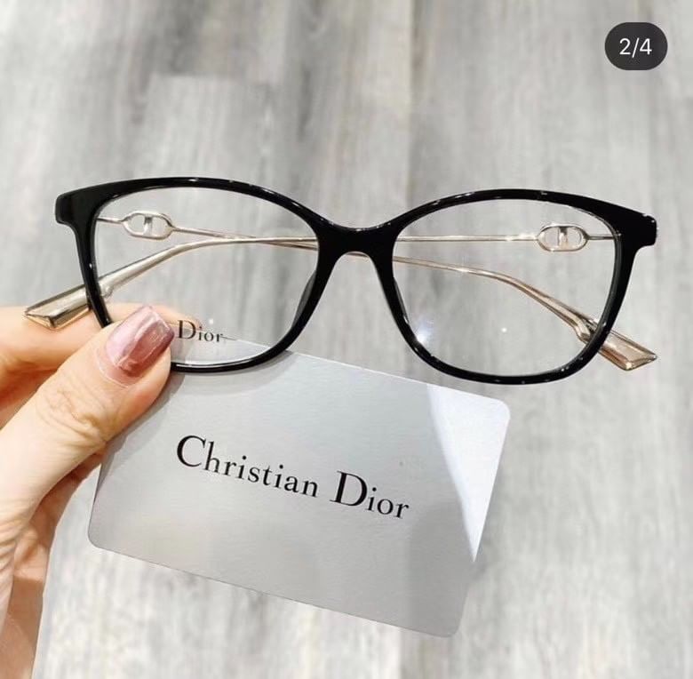 กรอบแว่น DIOR รุ่นนี้รอบก่อนอาจจะเกินเอื้อมไปนิดนึงคะ🌟🌟🌟รอบนี้มีงานอีกโรงงานลดเกรดลงมานิด แต่ถือว่าเป็นงาน hi end Model : dior sight 01 สกรีนคม น้ำหนักเบา ⭐️⭐️⭐️เอาใจสาวๆ 🌼🌼🌼พร้อมส่ง 4 สี 🌼ดำทอง 