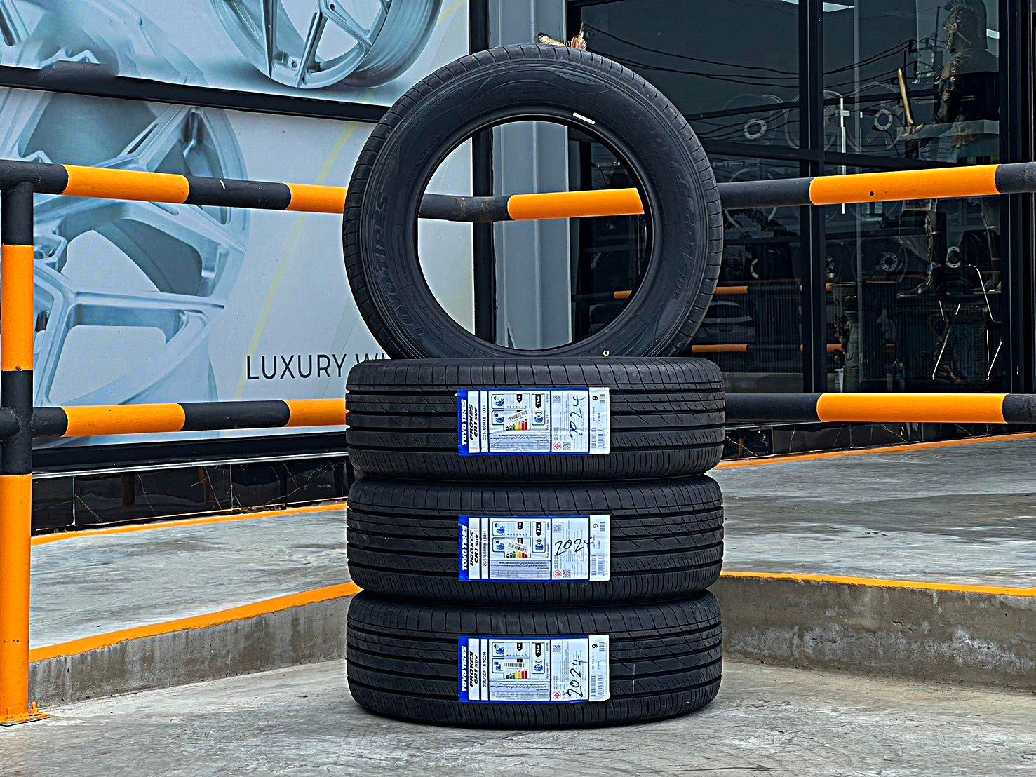 ยางTOYO CR1 ขนาด 215/45-18ราคาพิเศษ สั่งได้