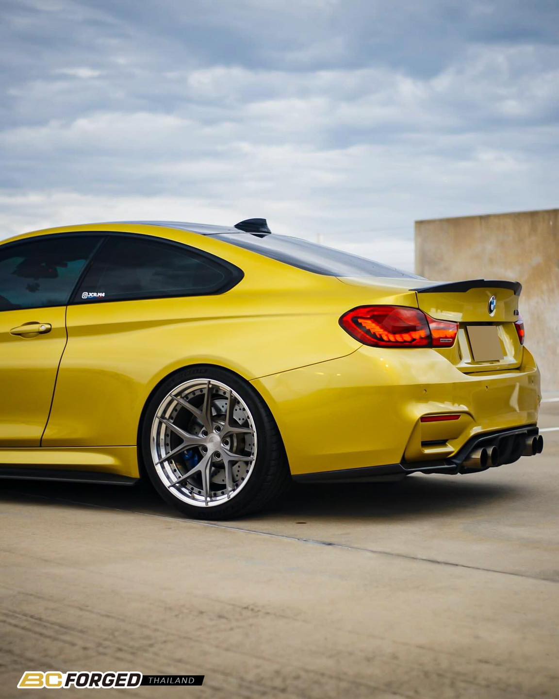 BMW F82 M4 ติดตั้งล้อ BC FORGED ลาย HCS21S แบบ 2 ชิ้น
