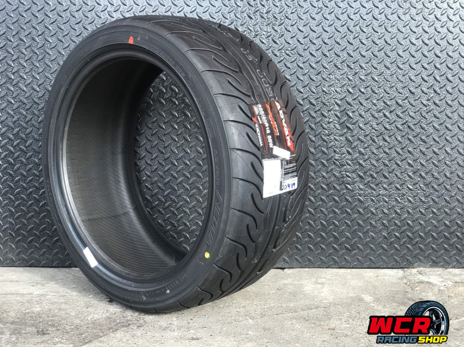 ยาง YOKOHAMA ADVAN AD08R ขนาด 225/40R18