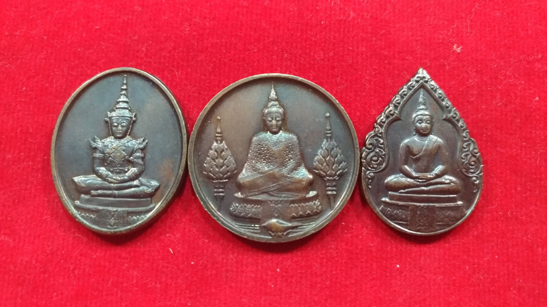 เหรียญพระแก้วมรกต 3 ฤดู ปี 2525 เก่าเก็บ พิธีใหญ่ บล๊อคมีพระราชศรัทธา