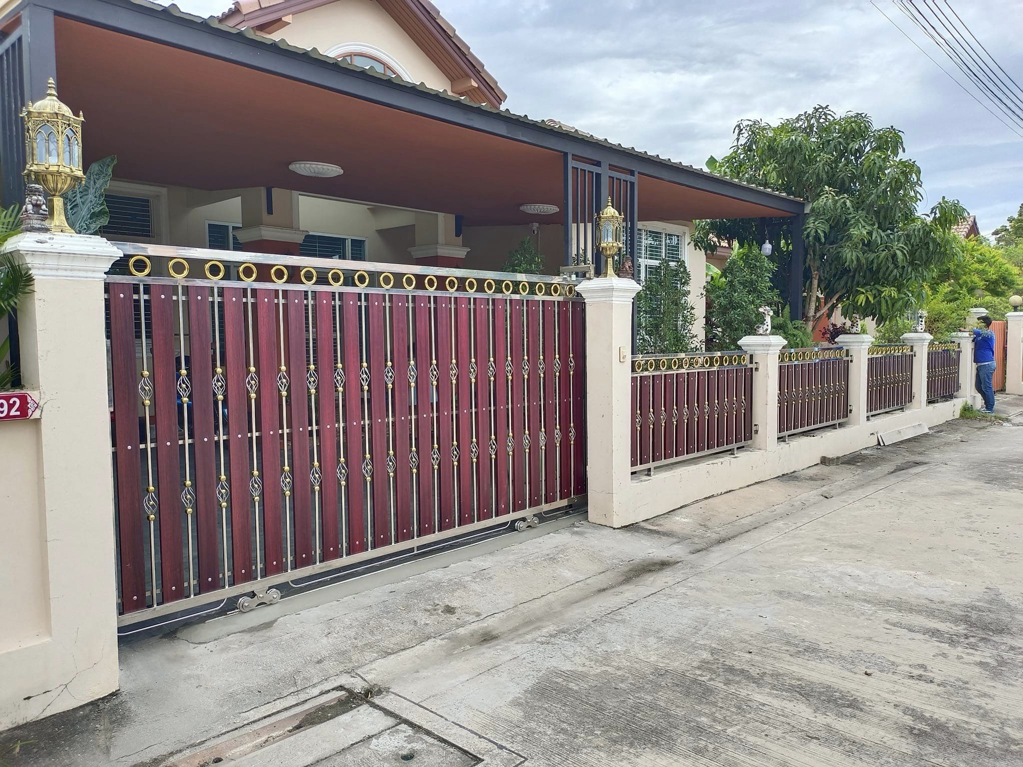 ส่งงานประตูรั้วสแตนเลส ขอบคุณที่ไว้วางใจทีมงานครับ ที่หนองซาก อำเภอบ้าบึง จังหวัดชลบุรี