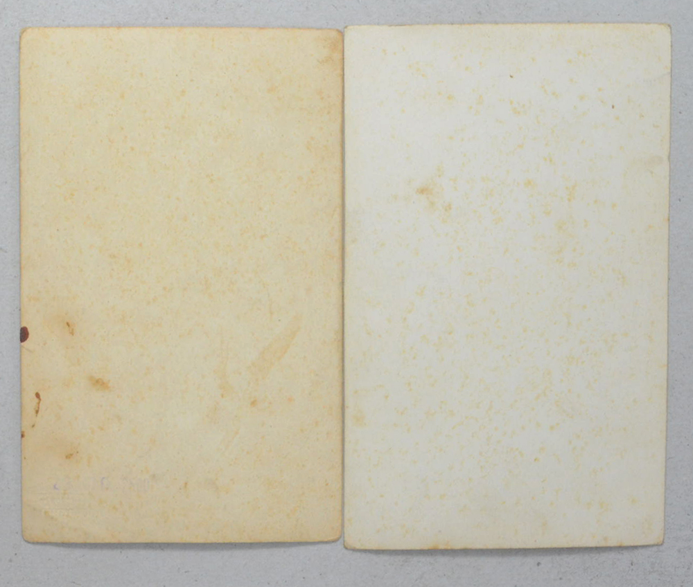 ภาพถ่ายขาว-ดำ เก่า (2 ใบ)