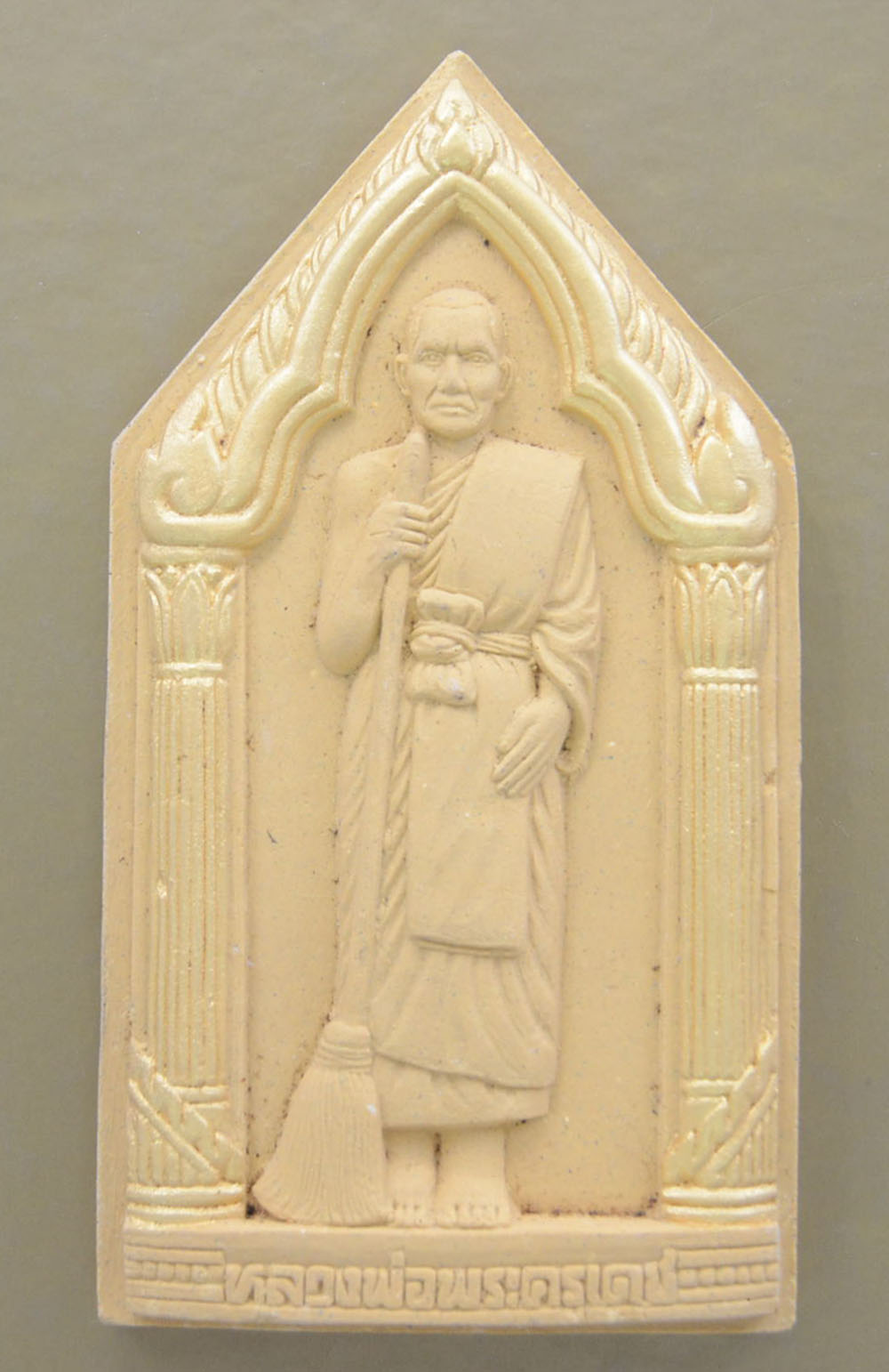 หลวงพ่อพระครูเดช (8 องค์ / พร้อมกล่อง)