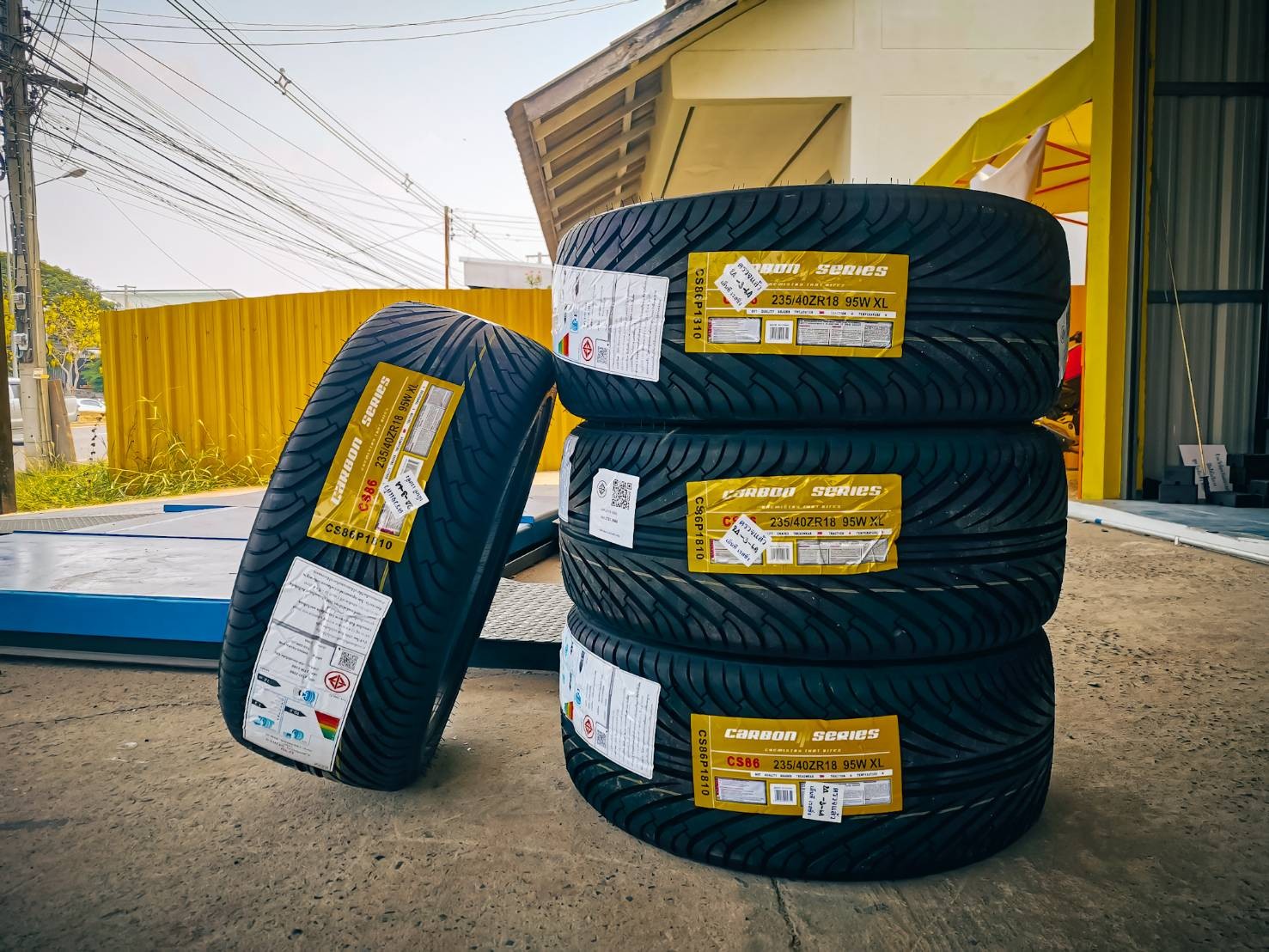 ยาง CARBON CS86 235/40-18 ปี 21