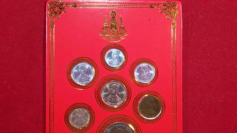 แผงเหรียญกษาปณ์ที่ระลึก ฉลองสิริราชสมบัติครบ 50 ปี กาญจนาภิเษก 2539 (แดง)แบบตั้ง
