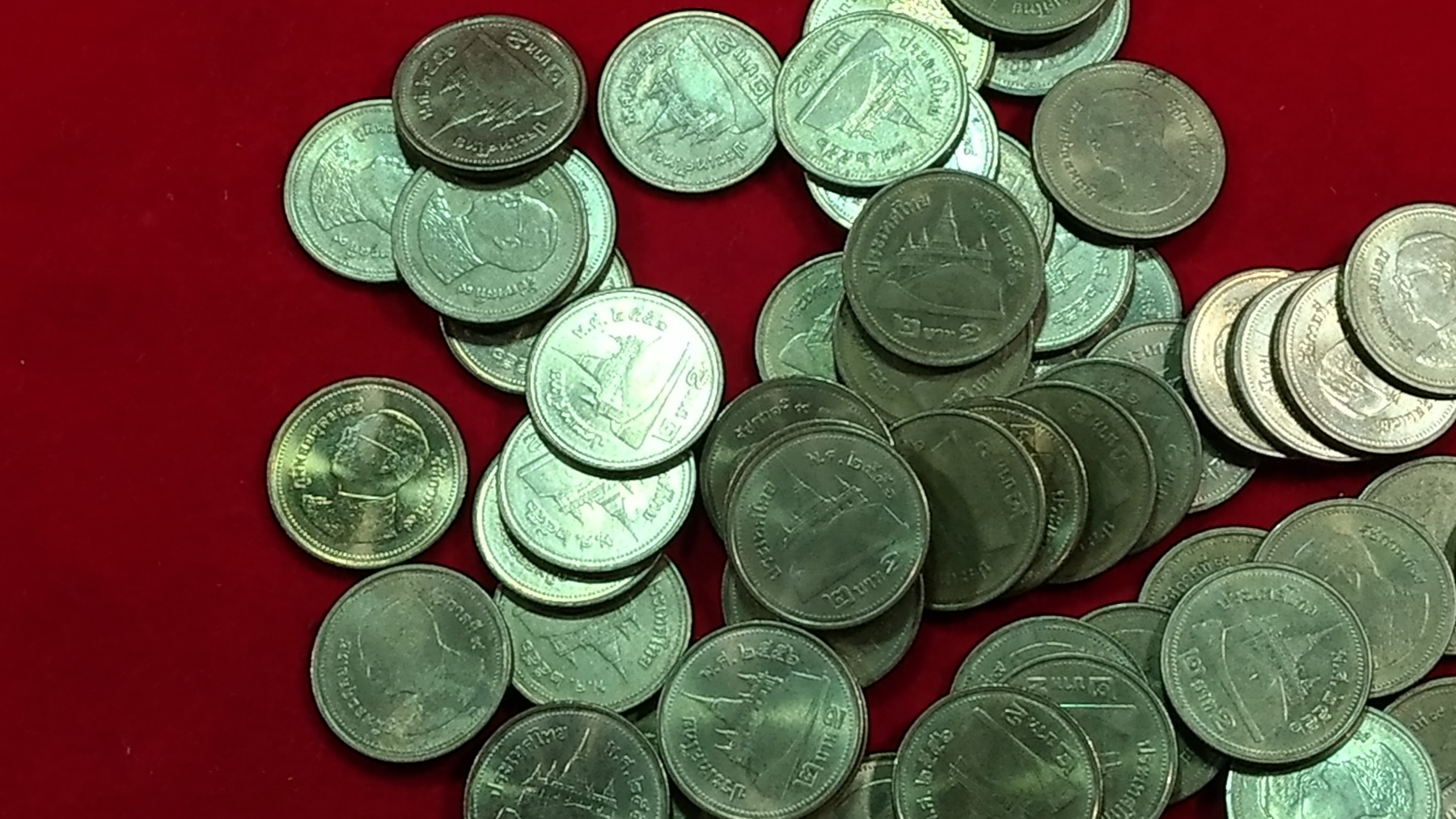 เหรียญ 2 บาทสีทองปี2556 สภาพผ่านการใช้