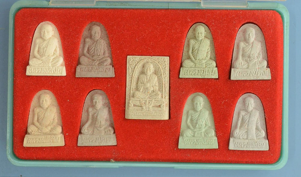 พระผงของขวัญปีใหม่ 2540 (9 องค์ / พร้อมกล่อง)