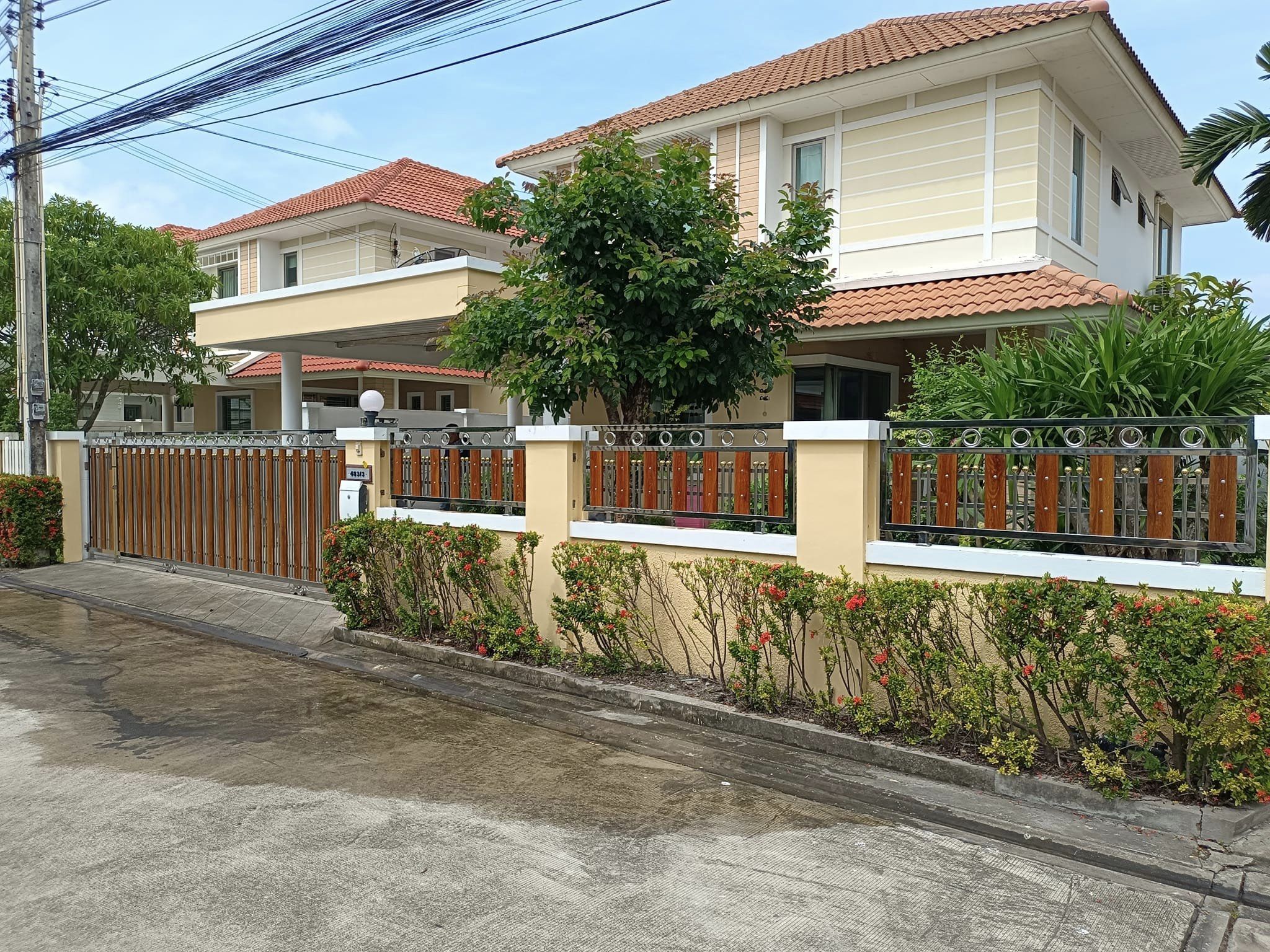 ส่งงานประตูรั้วสแตนเลส ขอบคุณที่เรียกใช้บริการครับ ที่หมู่บ้านเดอะ คานารี่ วิลล์ อำเภอศรีราชา จังหวัดชลบุรี