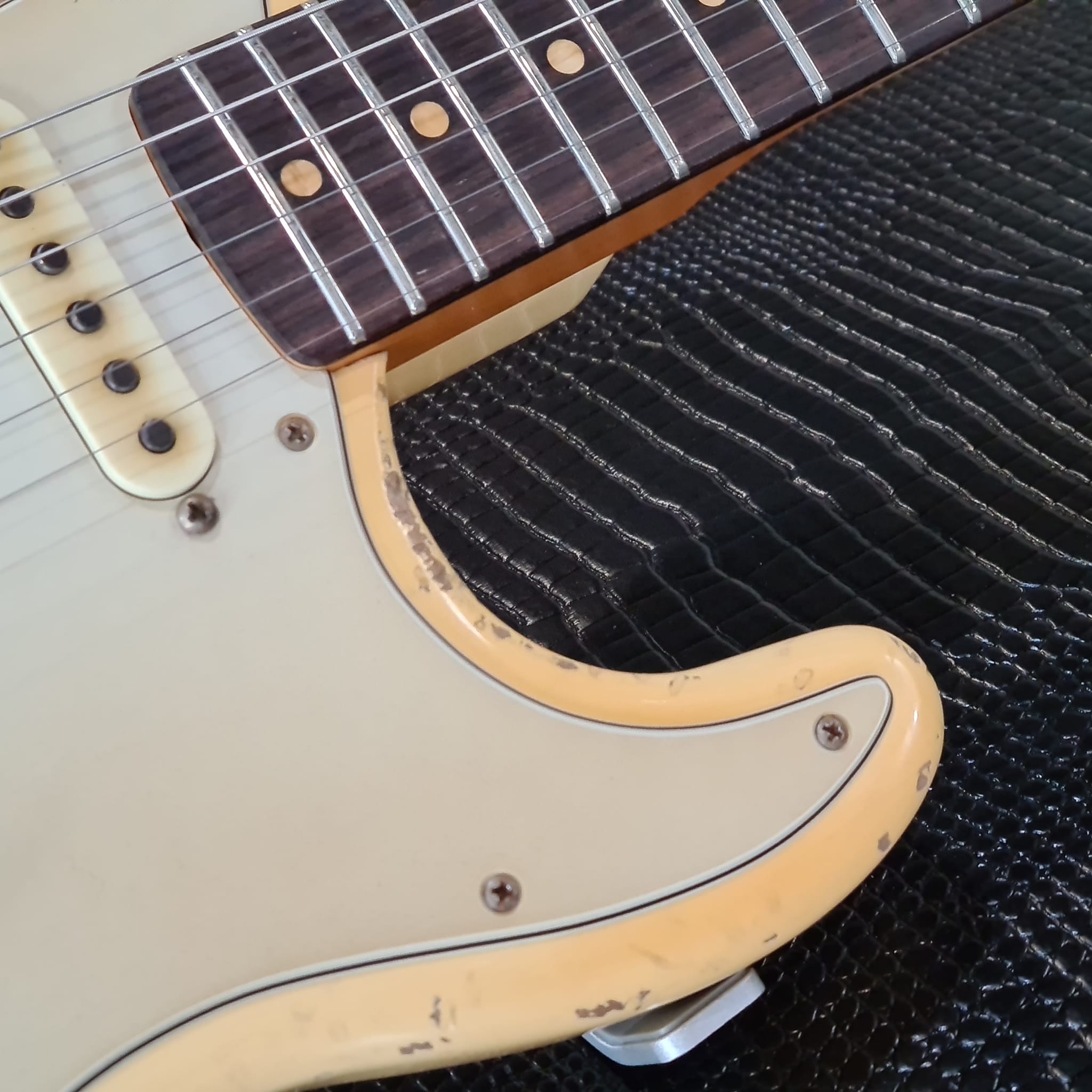 (BRAND NEW) JOHN CRUZ CUSTOM GUITARS - CROSSVILLE ST , VINTAGE WHITE "BATTLE AXE" #JC01010622 (2022)
