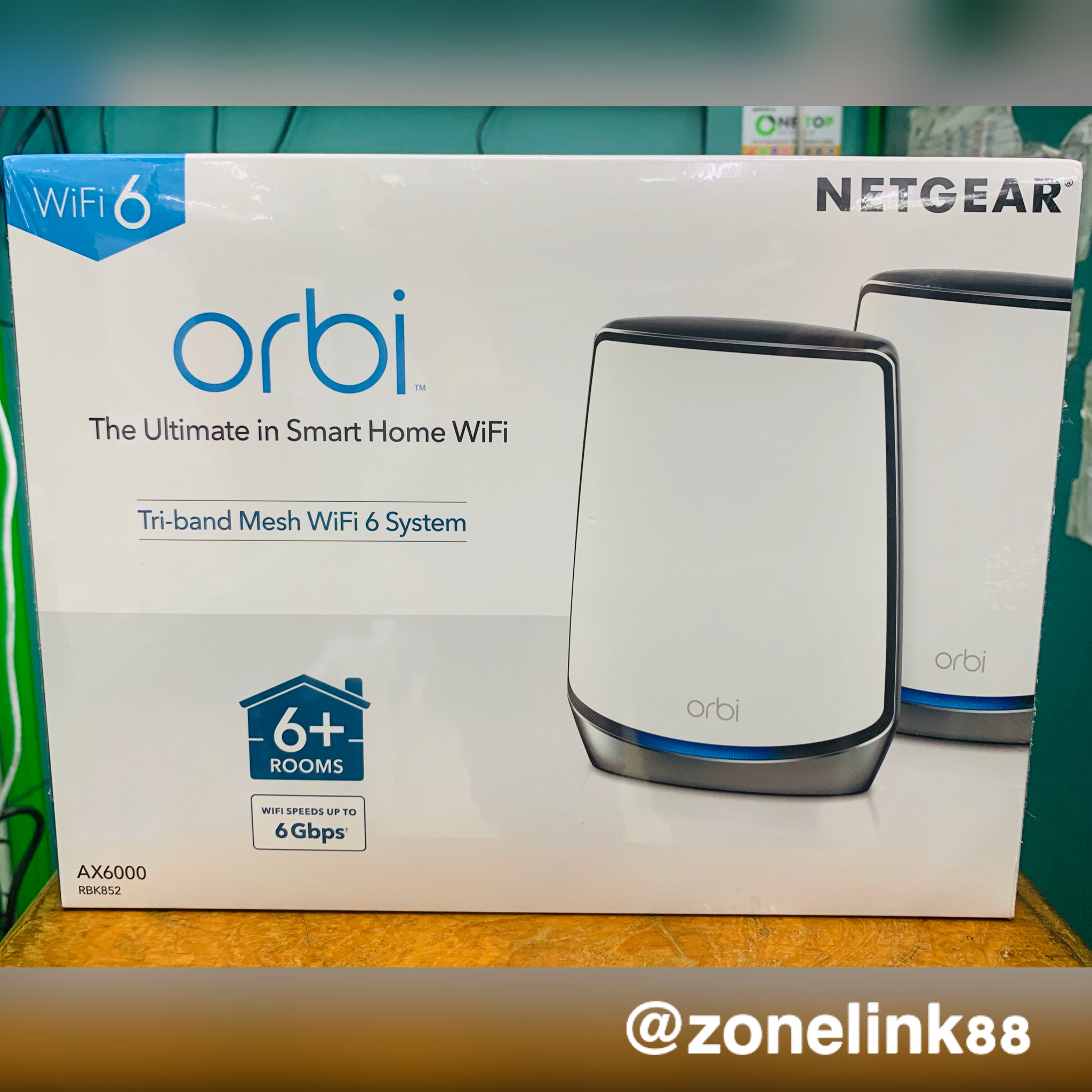 NETGEAR RBK852 Orbi Whole Home Tri-Band Mesh WiFi 6 System Router With 1 Satellite Extender