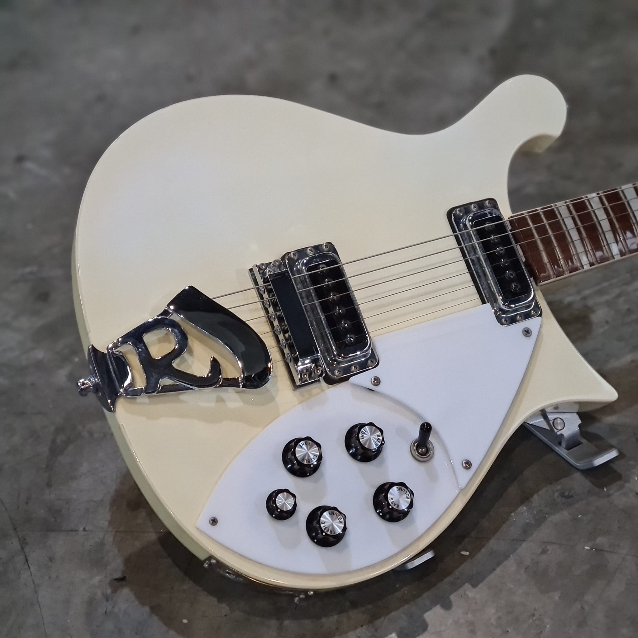 (Used) Rickenbacker 620 LTD " Snowglo " ปี 2014