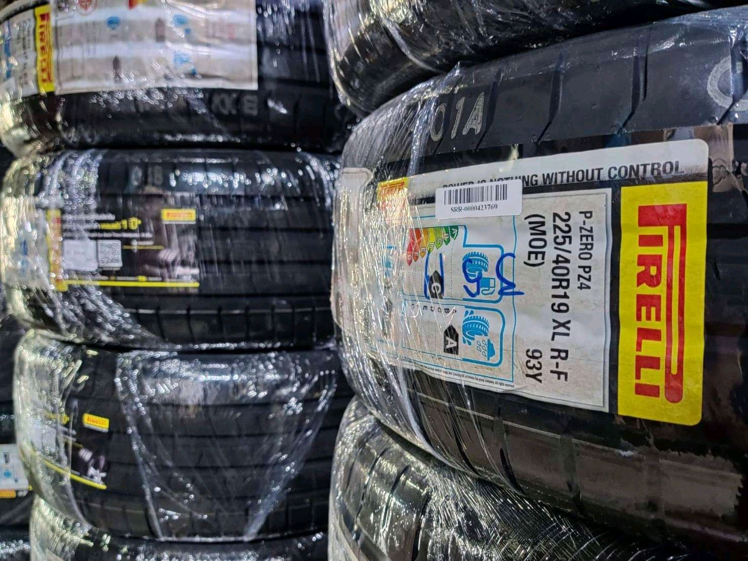 PIRELLI PZERO PZ4 RUNFLAT MOE ขนาด225/40-19 เเละ255/35-19 ราคายกชุด