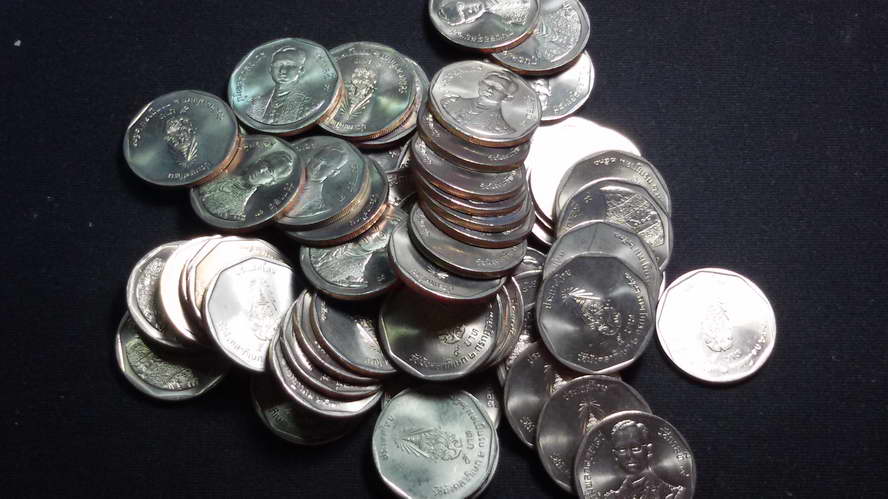 เหรียญ 5 บาท รัชมังคลาภิเษกพระบาทสมเด็จพระปรมินทรมหาภูมิพลอดุลยเดช2531 UNC