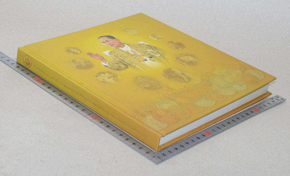 พระราชประวัติพระบาทสมเด็จพระเจ้าอยู่หัวและเหรียญอันเกี่ยวเนื่องกับพระองค์