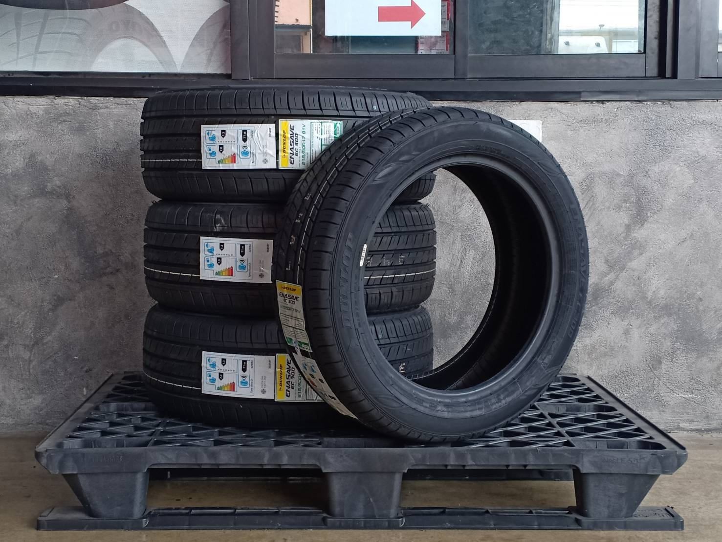 バリ溝【送料無料】DUNLOP ENASAVE EC300 215/50R17 バリ溝【送料無料】DUNLOP ENASAVE EC300 215/50R17 - メルカリ