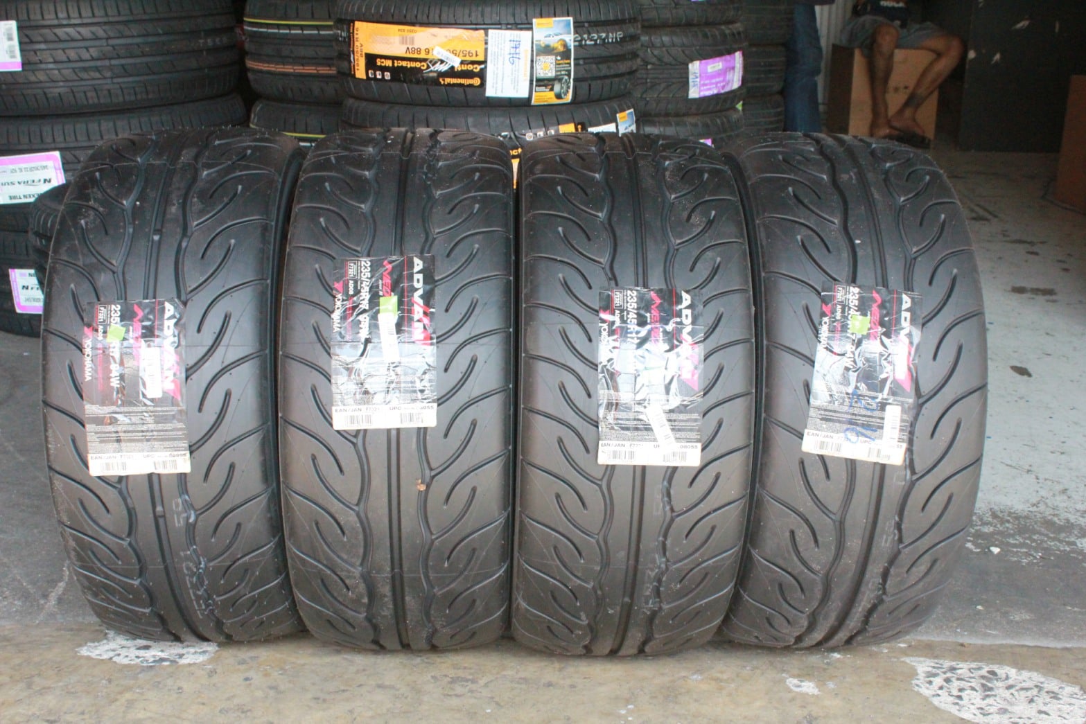 ยางYOKOHAMA NEOVA AD08R ขนาด 245/35R19