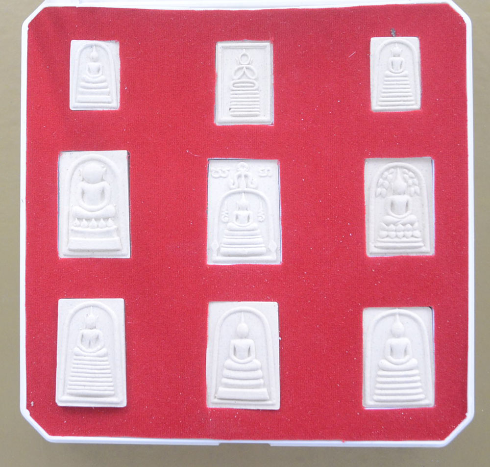 สมเด็จย้อนยุค (9 องค์ / พร้อมกล่อง)