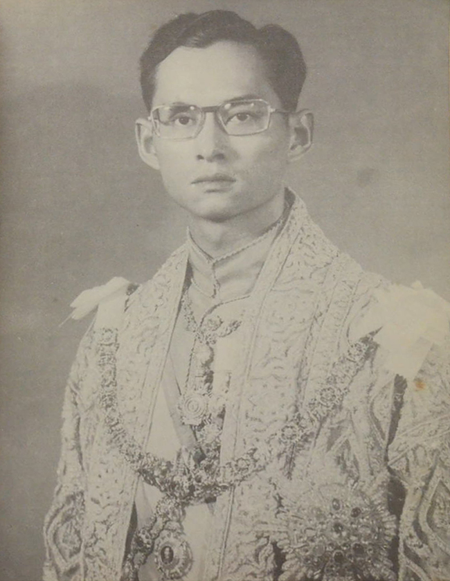 พระราชกรณียกิจของพระบาทสมเด็จพระเจ้าอยู่หัว (ขายตามสภาพ)