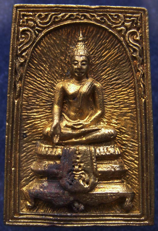 สมเด็จประทานพร หลังรูปเหมือนหลวงพ่อแพ วัดพิกุลทอง พ.ศ. 2534 เนื้อทองผสม พร้อมกล่องเดิม