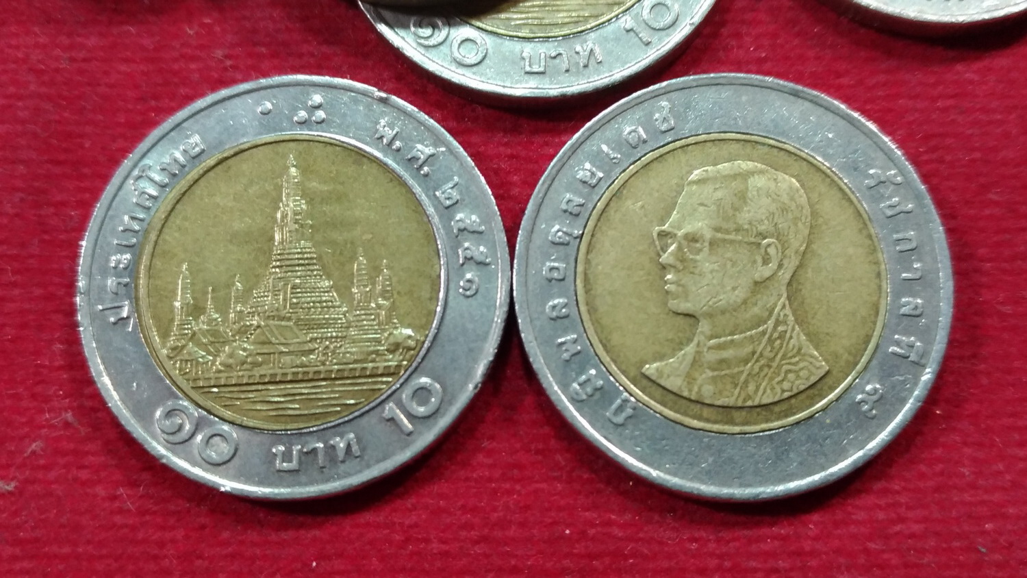 เหรียญ 10 บาทปี51 พระเศียรเล็ก ผ่านใช้ หายาก