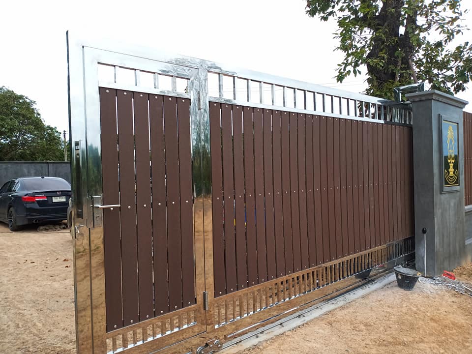 ประตูสแตนเลส+ไม้รั้วเทียม เทศบาลนครระยอง