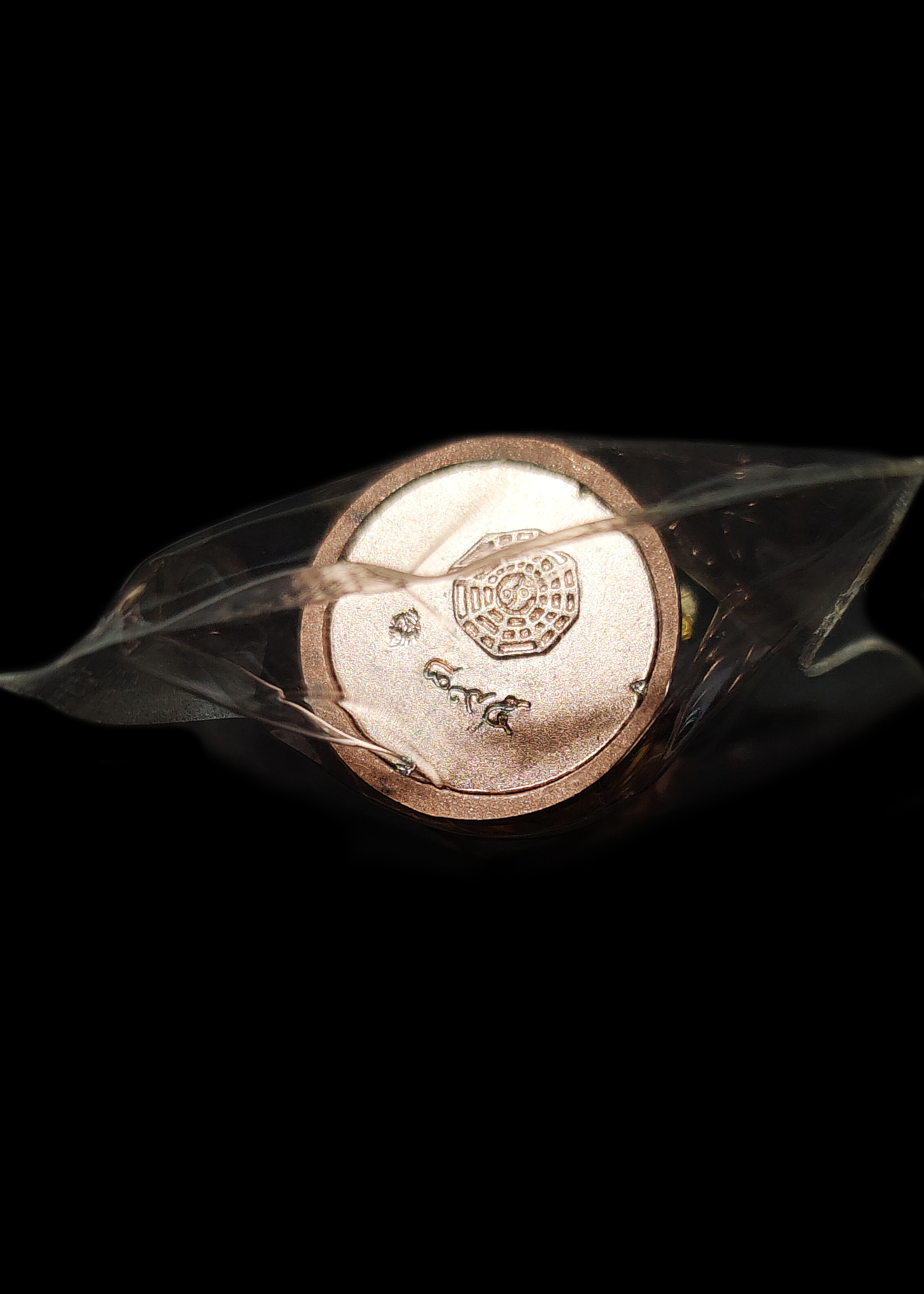 เจ้าพ่อเสือ รุ่นรักษ์แผ่นดิน ปลุกเสก ณ.วัดสามปลื้ม ปี2544 รูปหล่อลอยองค์ เนื้อเงินสามกษัตริย์(3K) พิมพ์ใหญ่ ตอกเลข ๘๙๕ นอนในซีลเดิมๆจากวัดมา21ปี พร้อมกล่องเดิมๆ สวยแชมป์