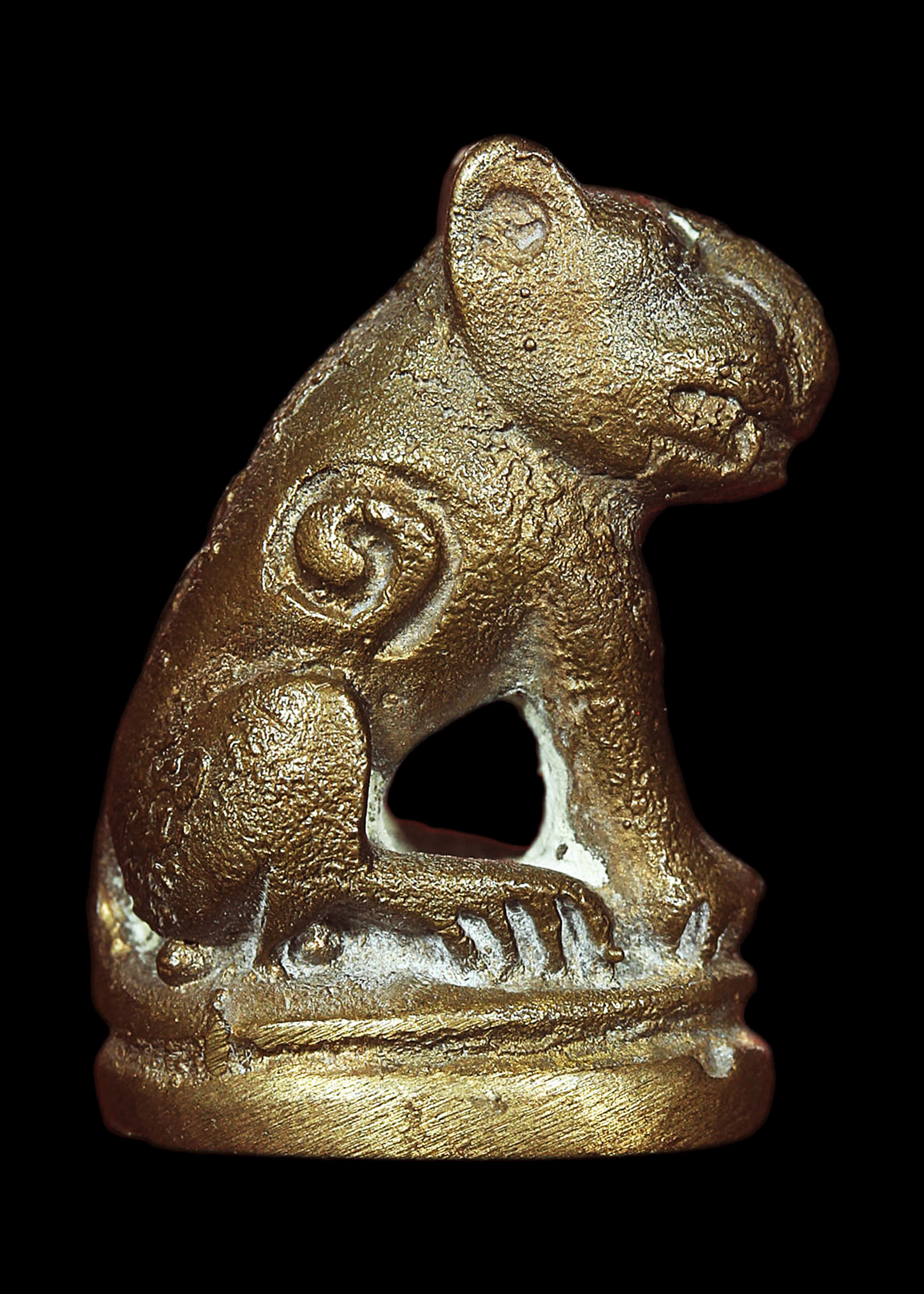 เสือรุ่น2 หลวงพ่อสมชาย วัดปริวาส กทม. ปี2539 เนื้อสัมฤทธิ์ ตอกเลข 2 ใต้ฐาน มีคราบแป้งเจิมติดเดิมๆ สภาพสวยแชมป์