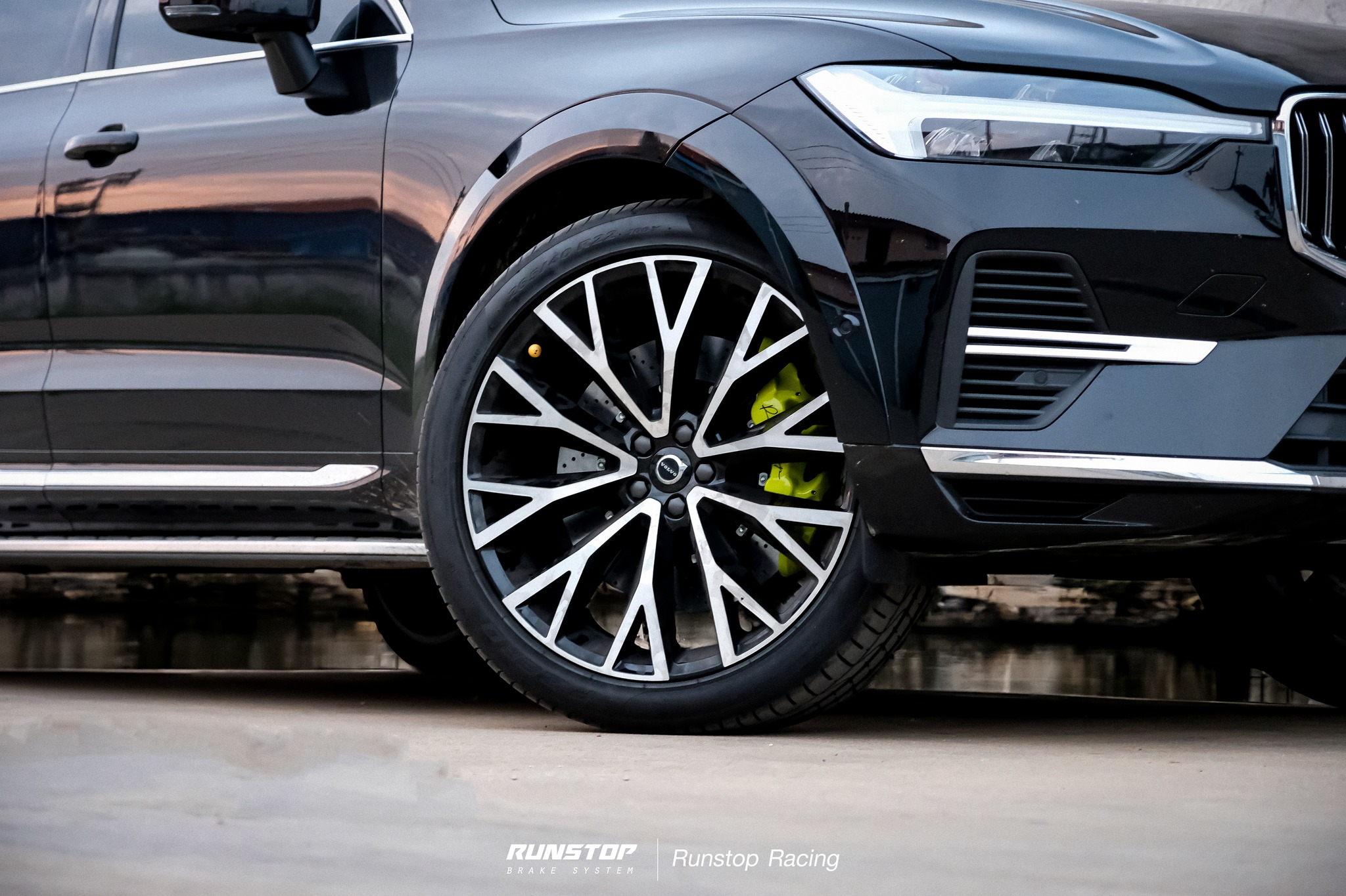 ศูนย์จำหน่ายเเละติดตั้งเบรก RUNSTOP สำหรับรถ Volvo XC60 จานพร้อมปั้ม