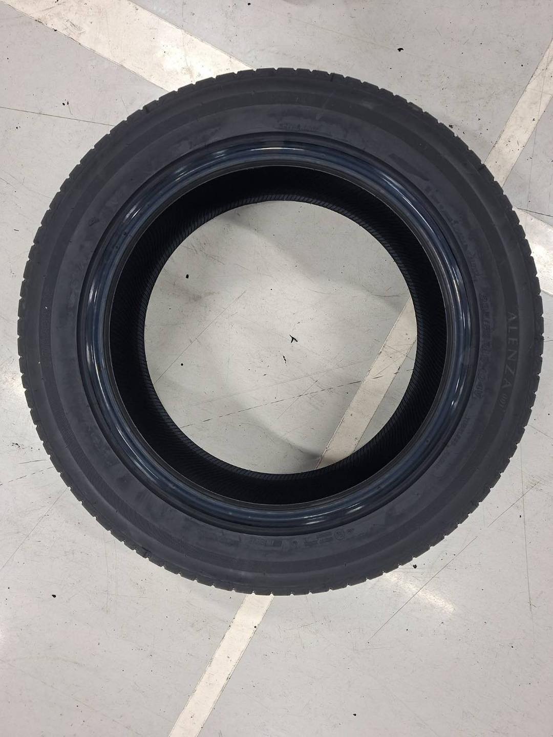 ยาง BRIDGESTONE ALENZA 001 ขนาด 255/45-20 ราคาพิเศษ สั่งได้