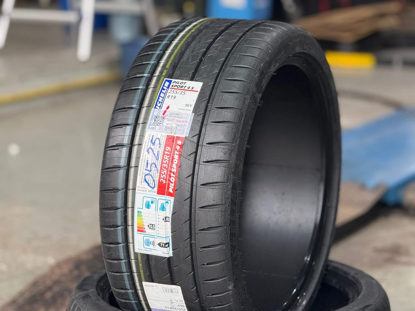 ยาง MICHELIN PILOT SPORT 4S ขนาด 245/45-20ราคาพิเศษ สั่งได้