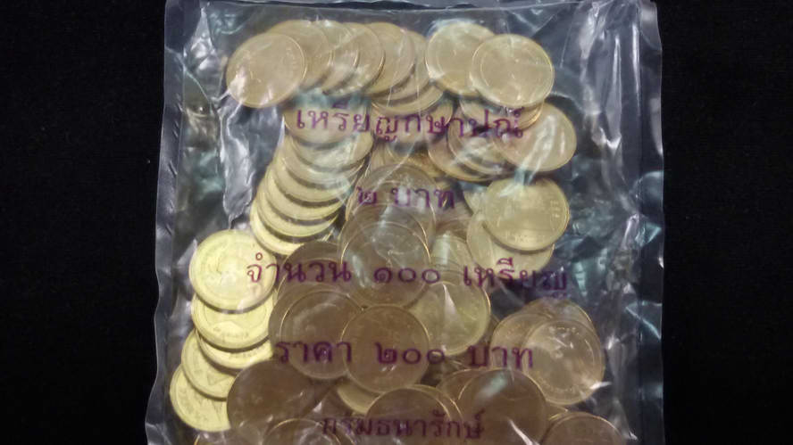 ยกถุง 100 เหรียญ 2 บาทสีทองปี2555 สภาพใหม่ UNC หายากลำดับ10